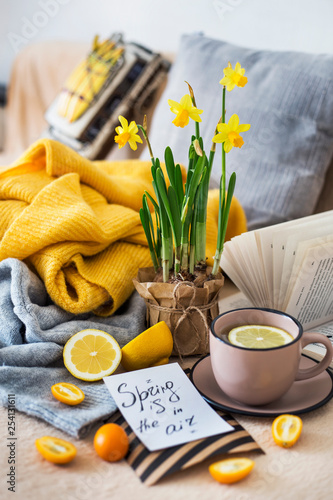 Fototapeta Naklejka Na Ścianę i Meble -  still life with flowers and cup of lemon tea on table