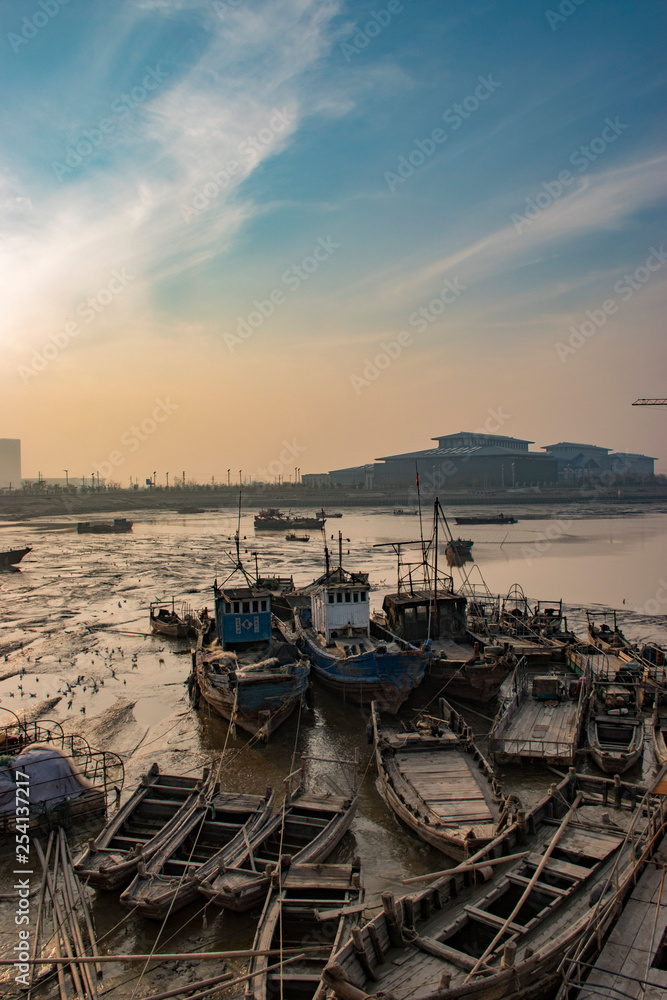 Fototapeta Boats at the seaside. China. Lianyungang. 