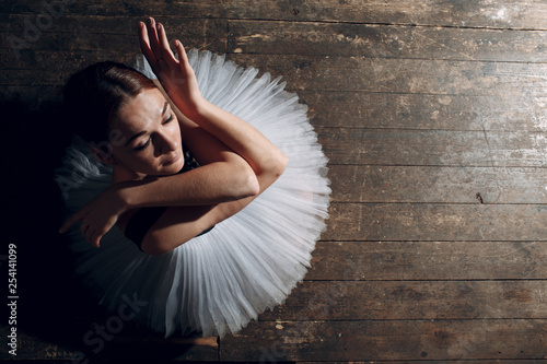 Dekoracja na wymiar  ballet-in-beautiful-style-modern-ballet-ballet-dancer