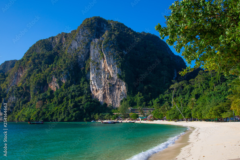 Obraz premium Paradise tropical island Phi Phi don beach white sand