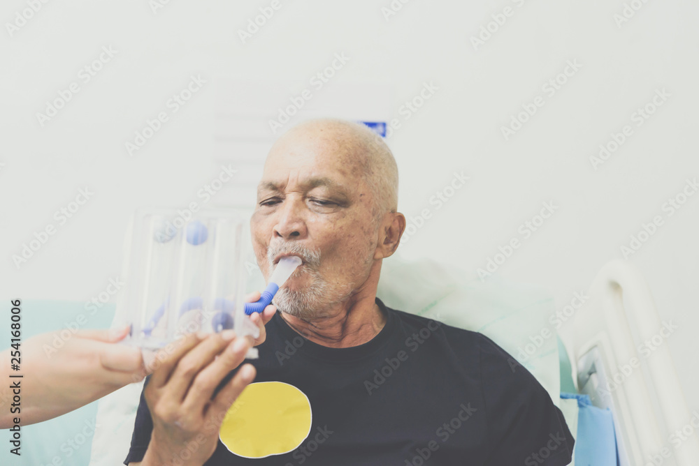 Patient use Incentive Spirometer in hospital Patient use Incentive Spirometer in hospital