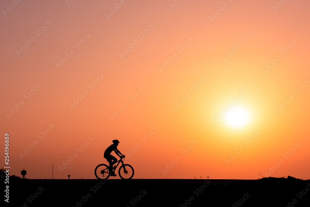 Obraz premium ride a bicycle ,silhouette background.