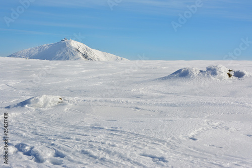 piękny zimowy górski krajobraz, Śnieżka, Polska © VinyLove Foto
