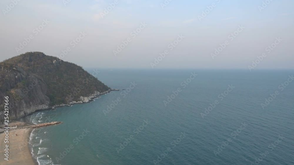 Aerial view of beach view with a alluring view of sky and endless ocean.
seascape , leisure travel holiday concept Aerial view of beach view with a alluring view of sky and endless ocean.
seascape , leisure travel holiday concept