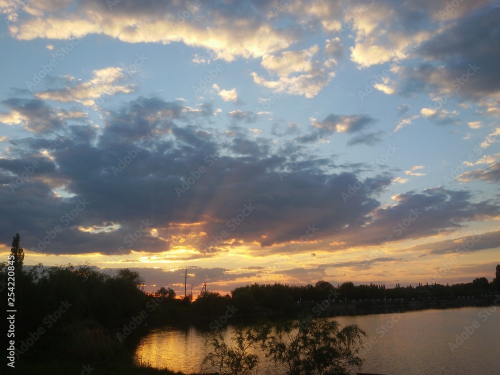 Obraz premium sunset over lake