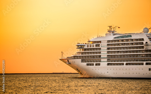 Fototapeta Naklejka Na Ścianę i Meble -  cruise liner ship with sunset