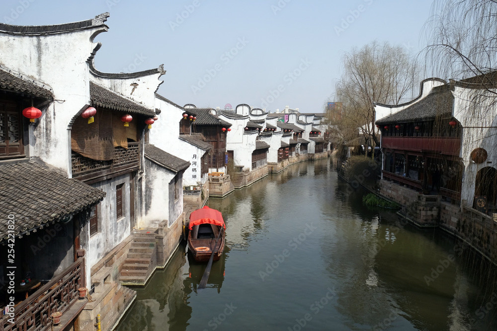 Fototapeta premium Traditional houses along the Grand Canal, ancient town of Yuehe in Jiaxing, Zhejiang Province, China