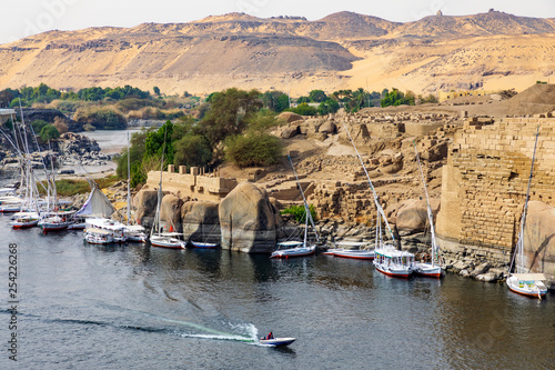 Blick auf die Insel Elephantine in Assuan am Nil in Ägypten