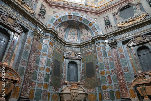 Bilde på lerret Panoramic view of interior of the Medici Chapels (Cappelle Medicee)
