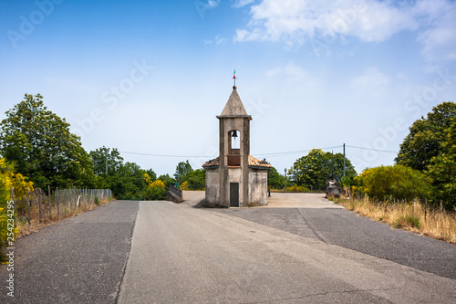 Принти на полотні Small chapel in Sicily on a north road to the majestic volcano Etna