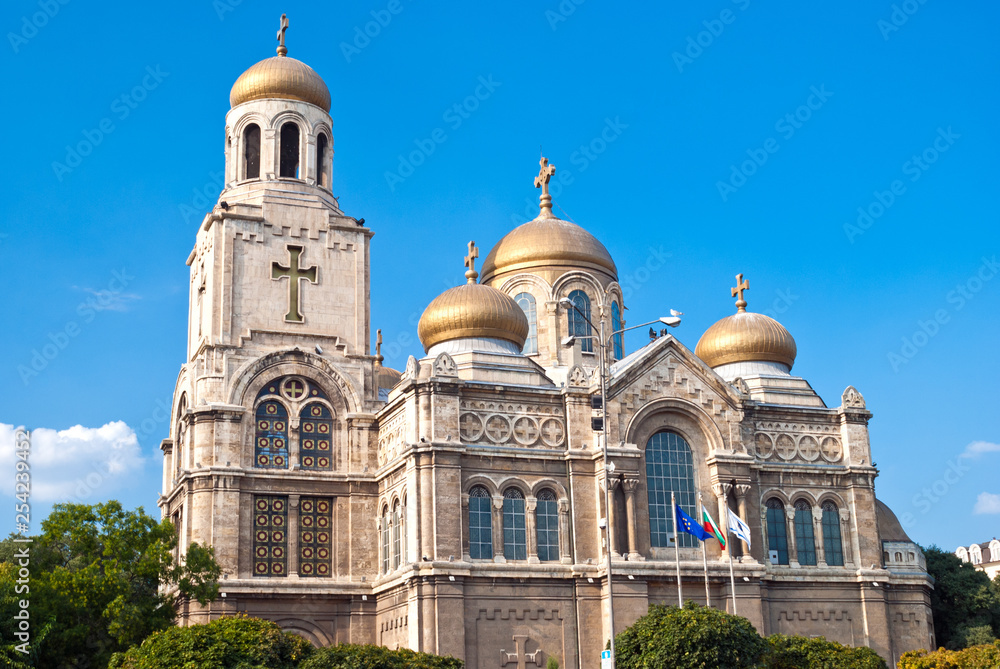 Fototapeta premium Dormition of the Mother of God is the largest and most famous Bulgarian Orthodox cathedral in Varna, Bulgaria