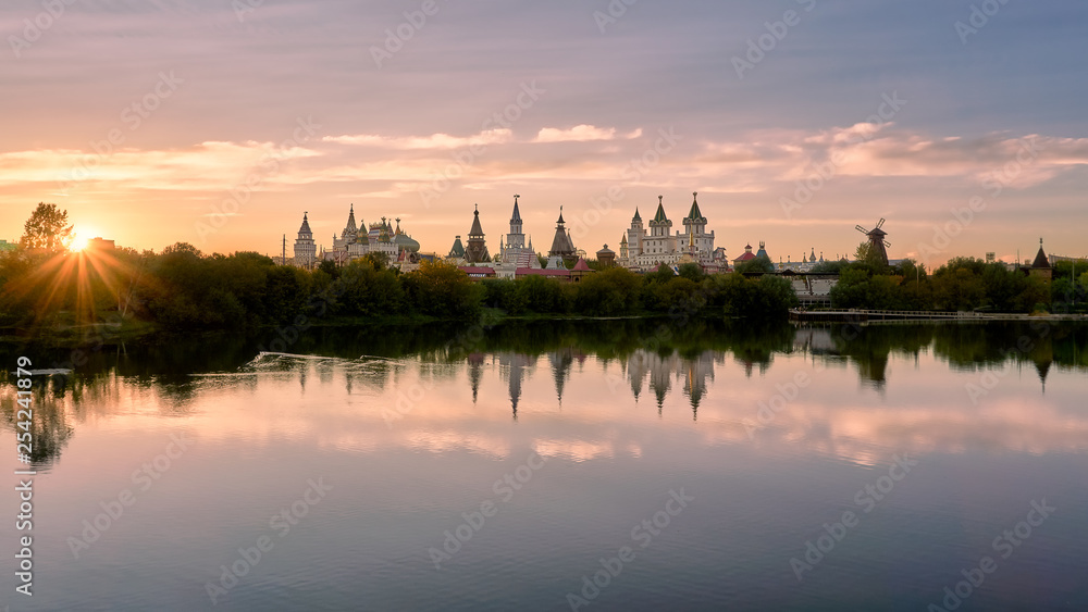 Измайловский кремль на закате - Izmailovsky Kremlin At Sunset