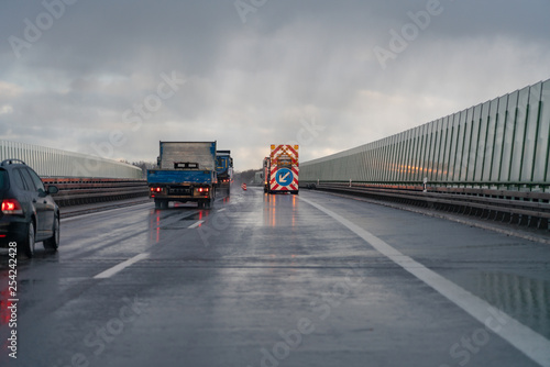 Stau und Straßenblockade auf der Autobahn photo