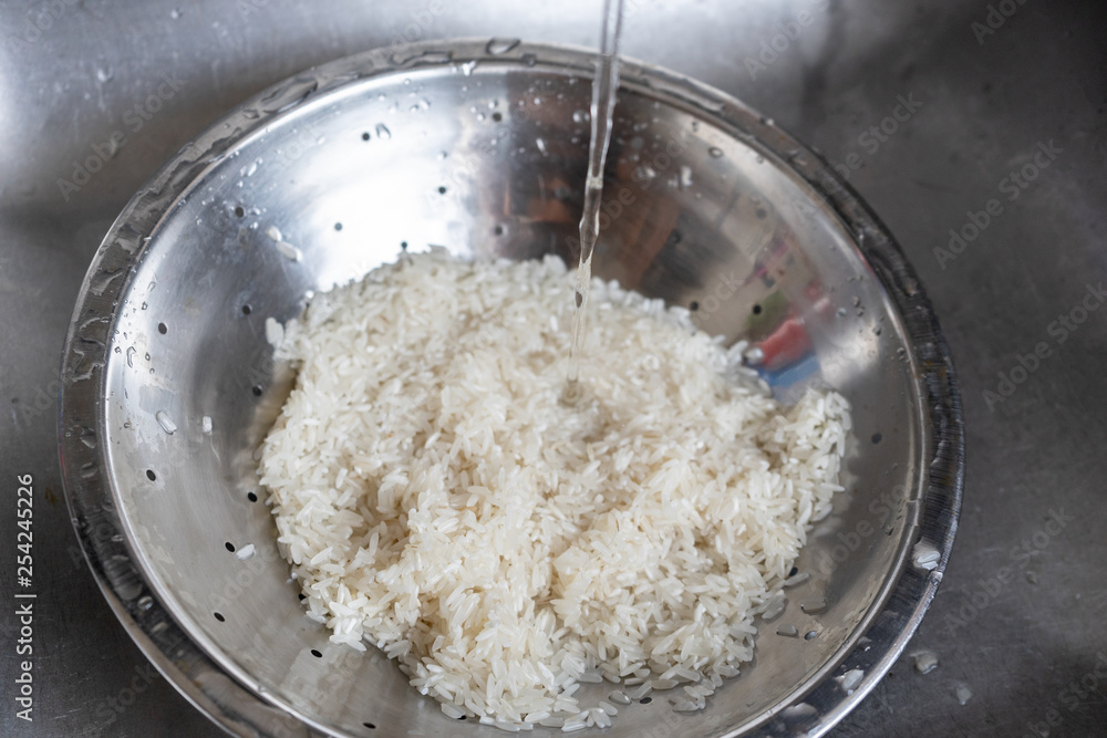 Washing white rice
