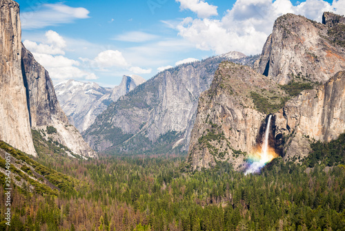 Canvas Print Yosemite valley view from Tunnel View which a scenic viewpoint on State Route 41 in Yosemite National Park