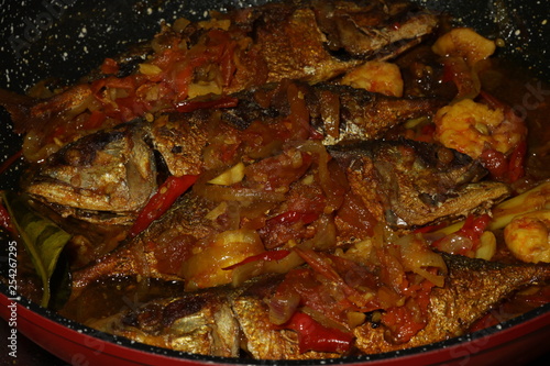 Fish cooked with chillies 