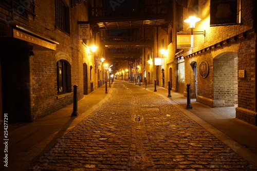 Fototapeta Naklejka Na Ścianę i Meble -  London at Night Near Tower Bridge