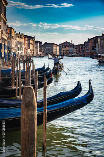 Venecia Italia, ciudad del amor y las gondolas.