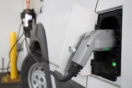 Electric vehicle charging station