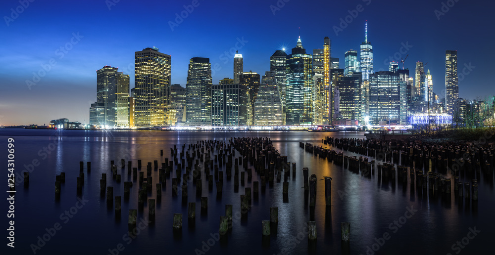 Naklejka premium New York skyline, New york, Manhattan, Manhattan skyline, panorama, nightlife, city lights, city by night, east river, long exposure, nightscape, 