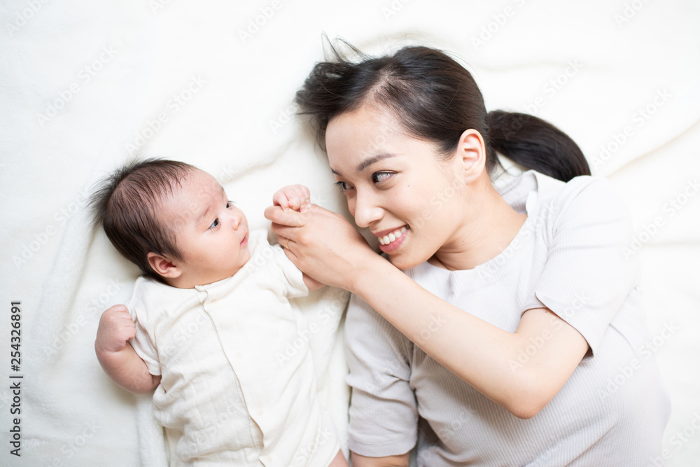 赤ちゃんと母親 赤ちゃんと母親