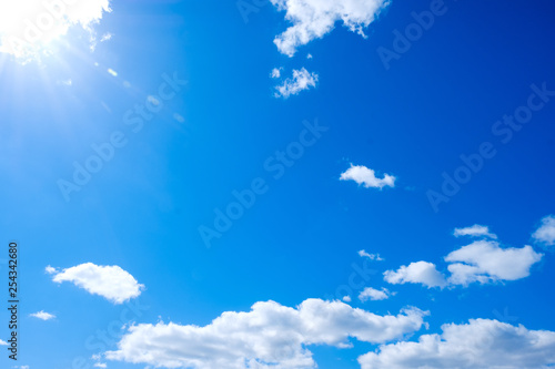 【写真素材】 青空　空　雲　冬の空　背景　背景素材　1月　コピースペース © Rummy & Rummy