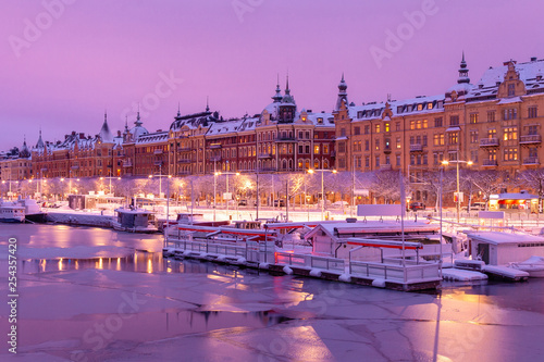 Obraz na płótnie Snow on old building in Stockholm Sweden on sunset w salonie
