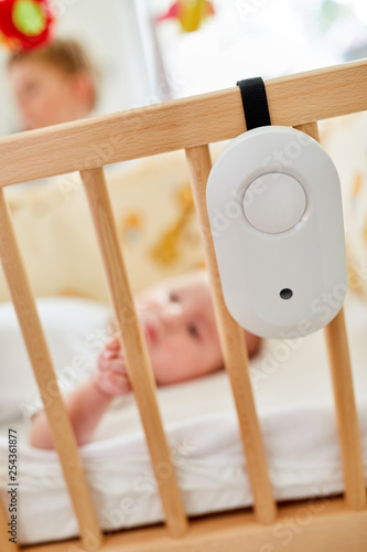 Babyphon befestigt am Babybett photo