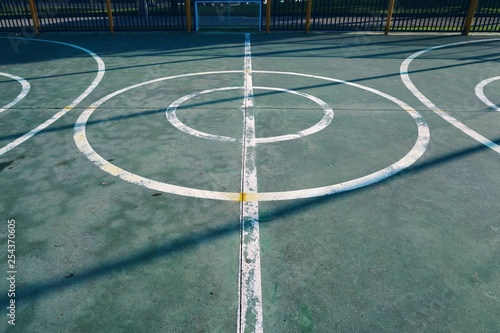basketball in the street © Ismael