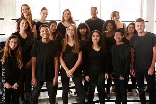 Canvas-taulu Portrait Of Male And Female Students Singing In Choir At Performing Arts School