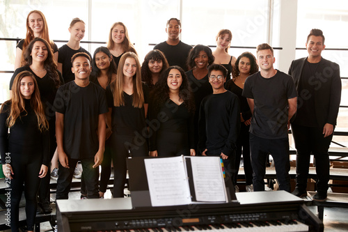 Canvas-taulu Portrait Of Male And Female Students Singing In Choir With Teacher At Performing