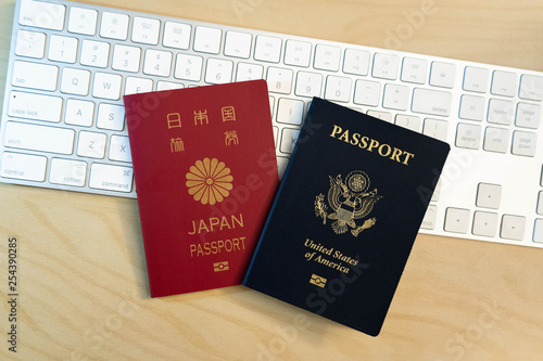 Foto 日本とアメリカのパスポート