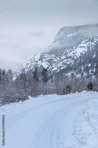 Fototapeta Naklejka Na Ścianę i Meble -  Snow Covered Roads in Rocky Mountain National park