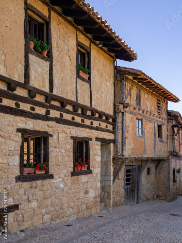 Fototapeta Naklejka Na Ścianę i Meble -   Houses of a town of soria Calatañazor, where a battle that defeated King Almanzor took place