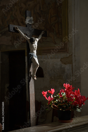 Kreuz in der Kirche San Giorgo, Carona, Tessin, Schweiz photo