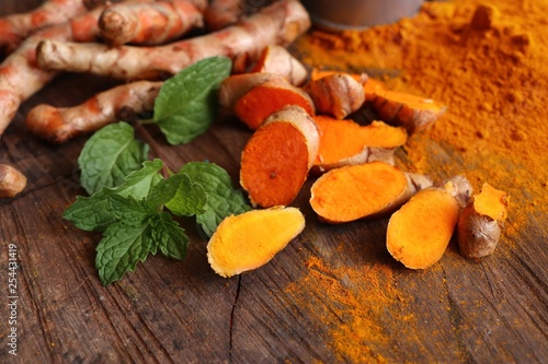 Fresh turmeric and powder