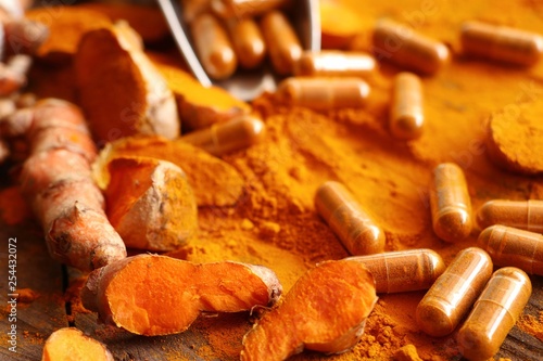 Turmeric capsule with powder