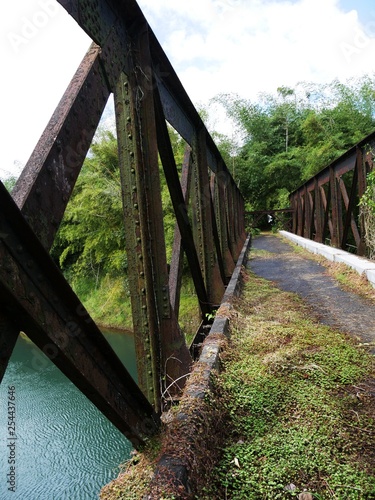 Pont Moko sur la rivière Goyave à Lamentin en Guadeloupe