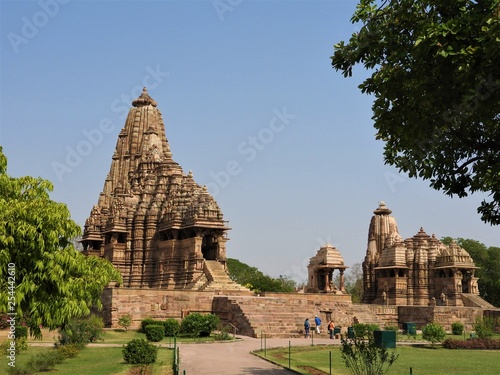 Obraz na płótnie The Western group of Khajuraho temples, on a clear day, Madhya Pradesh India is a UNESCO world heritage site, known for Kama Sutra scenes and erotic figures. w salonie