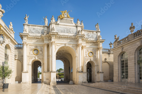 Fototapeta Naklejka Na Ścianę i Meble -  Looking through the Here triumphal arch giving access to the Stanislas Square