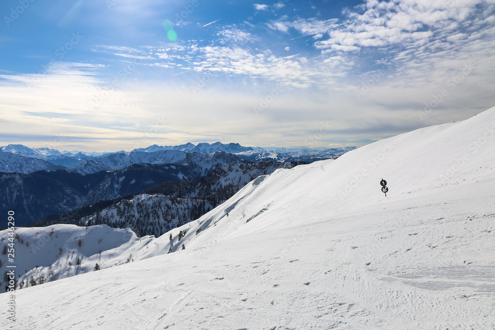 Fototapeta premium Schneelandschaft in den Alpen