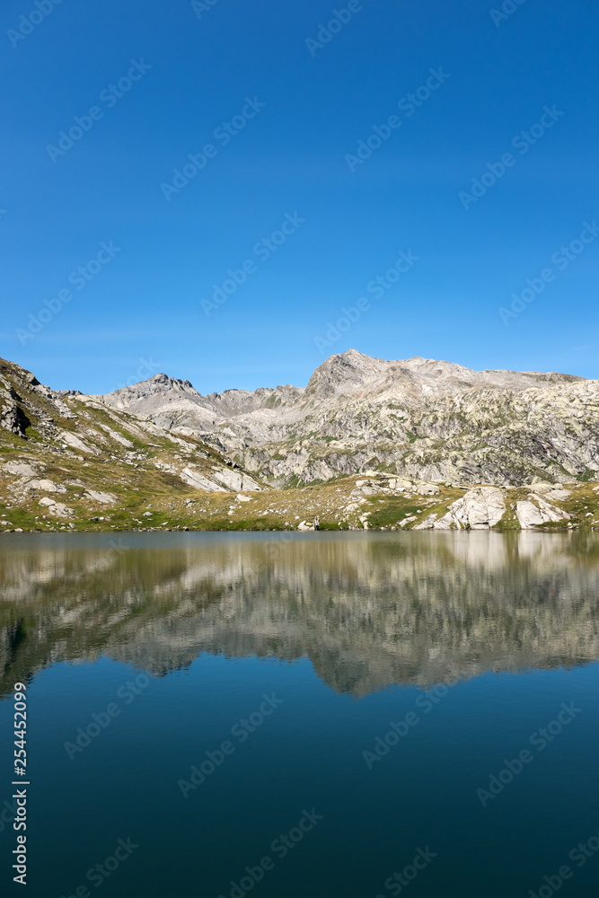 Fototapeta premium Beautiful alpine lake