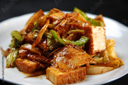Stir-fried pork and thick fried tofu