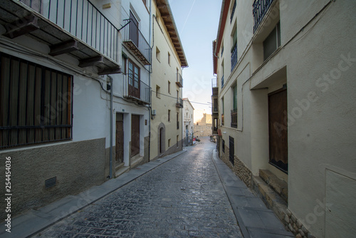 Fototapeta Naklejka Na Ścianę i Meble -  Streets through the medieval village of Morella