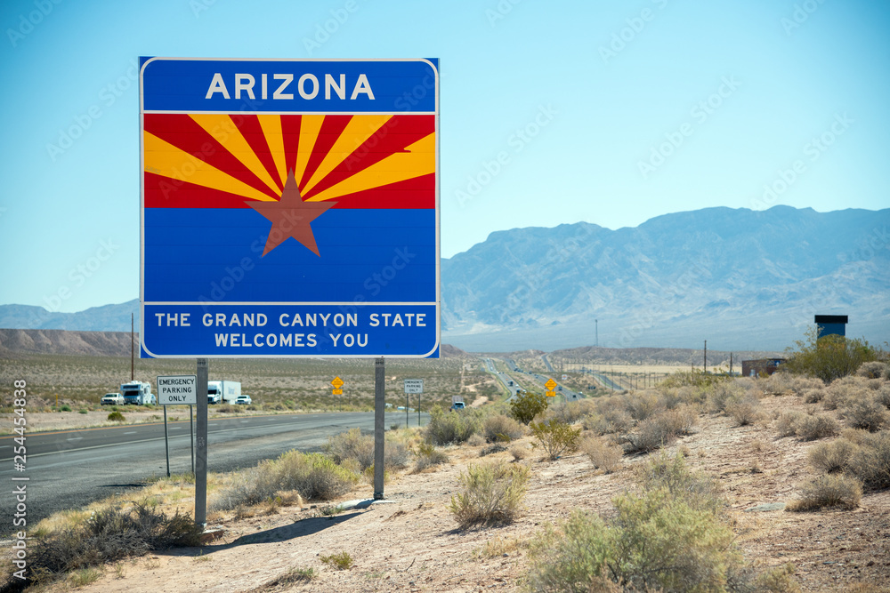 Welcome to Arizona road sign along State Route, USA - obrazy, fototapety, plakaty 