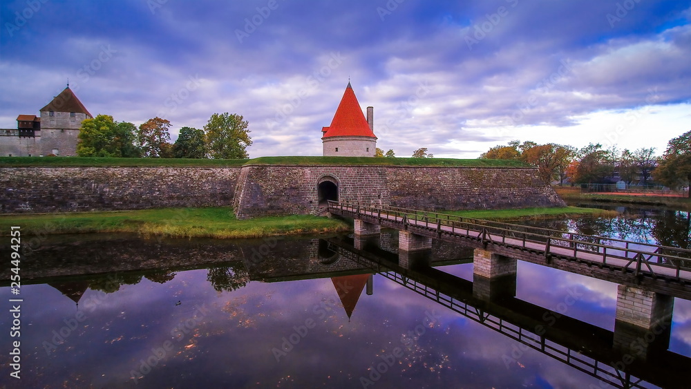 8766_The_underground_tunnel_of_the_Kuressaare_castle.jpg 8766_The_underground_tunnel_of_the_Kuressaare_castle.jpg