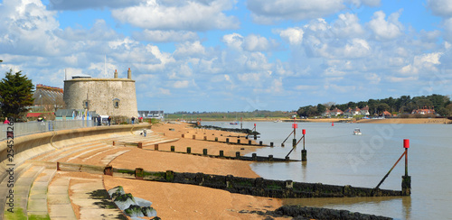 Fotografía Estuary of the river Deben at Felixstowe Ferry  with Martello Tower