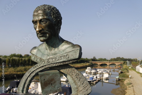  bronze statue of Julius Caesar photo