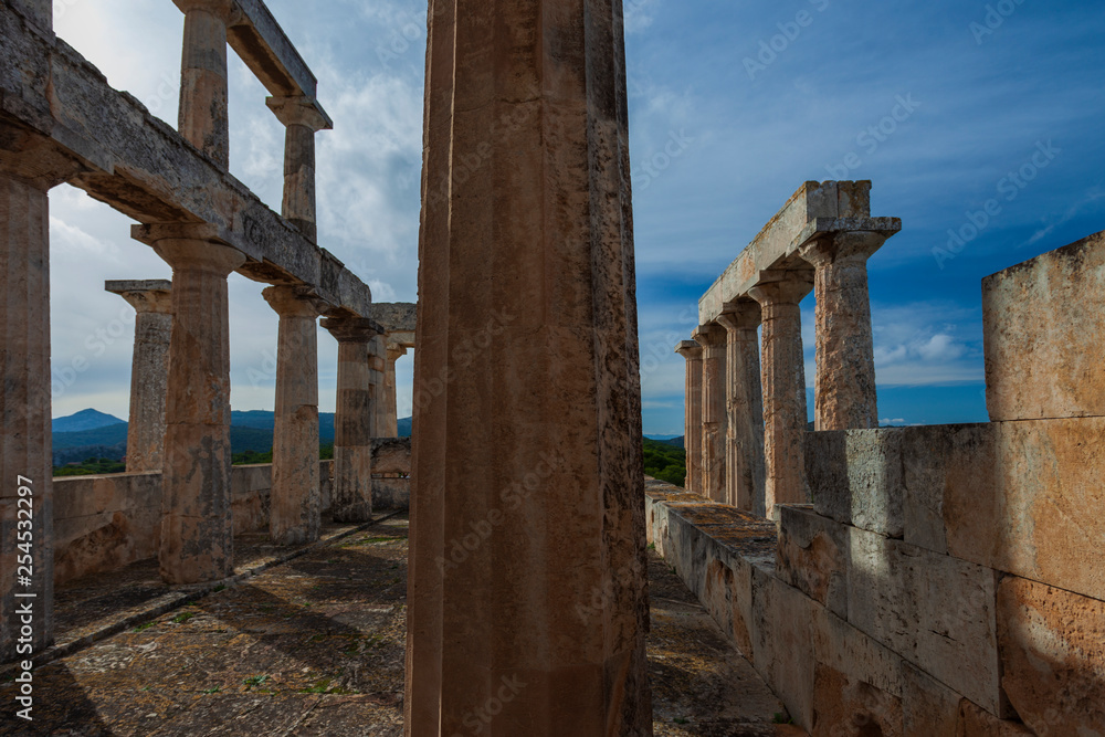 Templo de Afaya en Egina. Golfo Sarónico, Grecia Templo de Afaya en Egina. Golfo Sarónico, Grecia