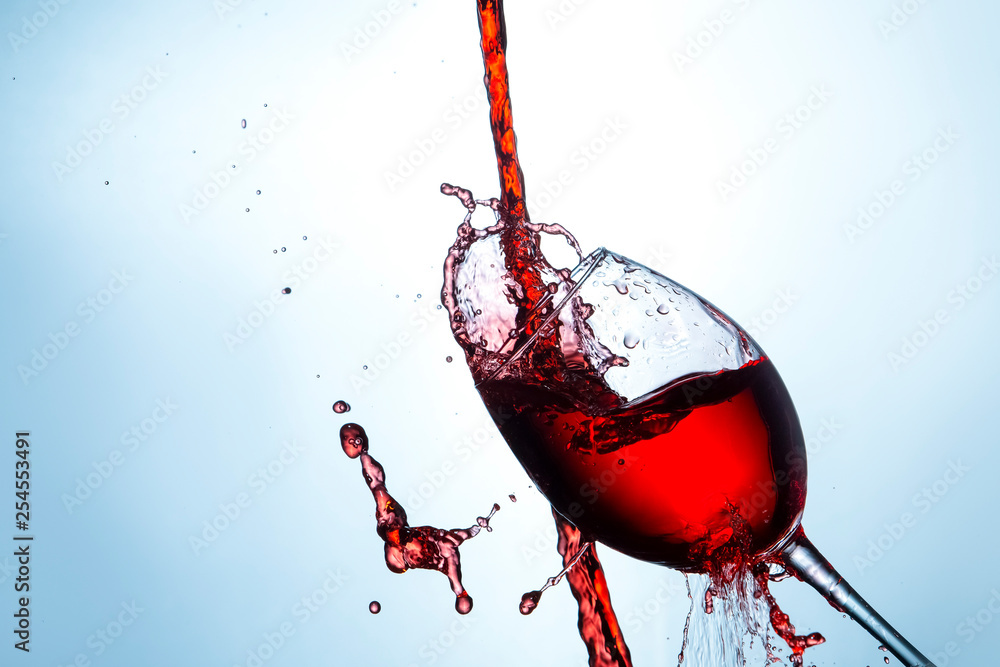 stof in de ogen gooien Reis Verstrooien Fast Action Photography. Streams and Droplets of Red Wine Pouring Out of  Clear Wine Glass. Stock Photo | Adobe Stock
